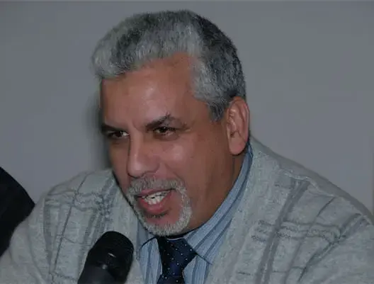 الصراع بين الديمقراطية والتحكم في ظل سبات أحزاب “عتيدة”