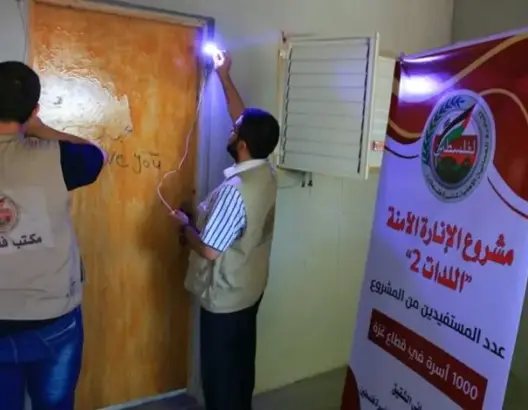 “الليدات”.. سلاح الغزيين لقهر الظلام