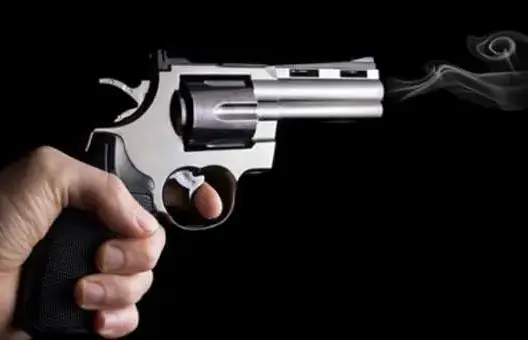 شرطي يستخدم سلاحه الوظيفي لتوقيف شخصين بالجديدة