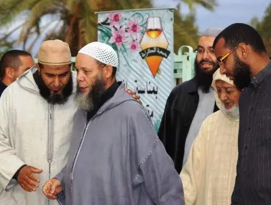 شيوخ سلفيون يتبرؤون من دعم المغراوي للبام ويدعونه للتراجع