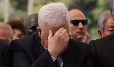 هل كسب محمود عباس شيئا من مشاركته في جنازة بيريز؟