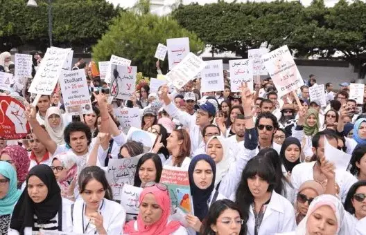 طلبة الطب يعودون للاحتجاج ويعتصمون بمراكش