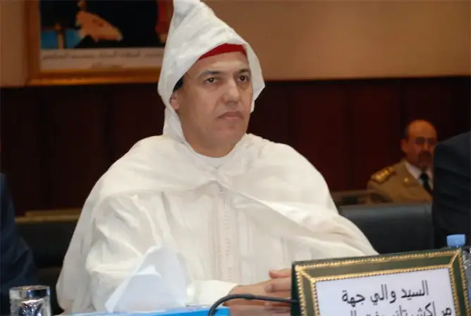 الداخلية تستدعي الوالي بيكرات بسبب إهمال هدية للملك