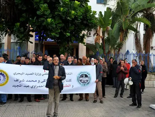 موظفو الصيد يحتجون للمطالبة ببراءة زملائهم بالحسيمة