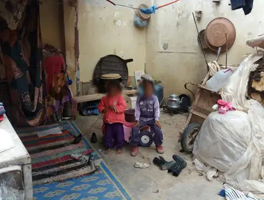 عمالة زاكوة تشرد مواطنا وتتركه يبيت في العراء منذ سنتين (صور)