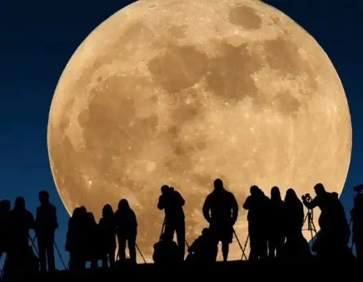 “القمر العملاق” يعود للظهور غدا بعد 68 عاما من انتظاره