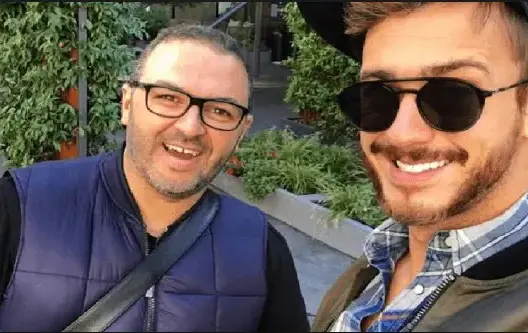 مدير أعمال “لمعلم” يرد على شائعة التقاطه لصورة اعتقال لمجرد