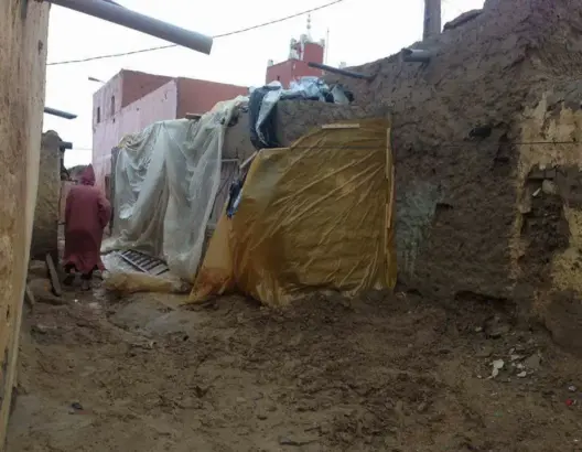 إعادة إيواء قاطني مخيمات السمارة: من المسؤول عن تأخر المشروع؟