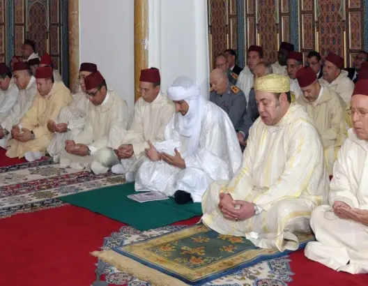 الملك يؤدي صلاة الجمعة بمسجد الكتبية بمراكش