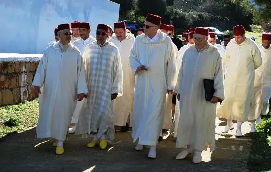 تسليم هبة ملكية لشرفاء زاوية الشيخ الأغظف بالعيون