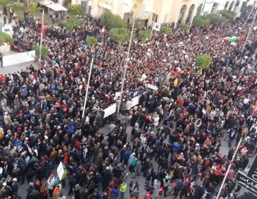 هكذا خرج التونسيون لتأبين المهندس الذي أرعب “إسرائيل” (صور)