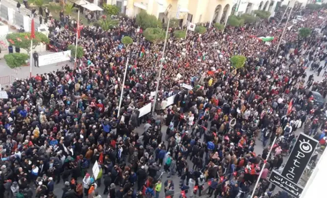هكذا خرج التونسيون لتأبين المهندس الذي أرعب “إسرائيل” (صور)