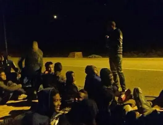 تلاميذ بتنجداد يبيتون في العراء بعد إغلاق الداخلية في وجههم