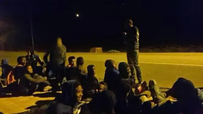 تلاميذ بتنجداد يبيتون في العراء بعد إغلاق الداخلية في وجههم