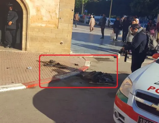 بائع يحرق نفسه أمام مركز شرطة بالرباط لهذا السبب (صور)