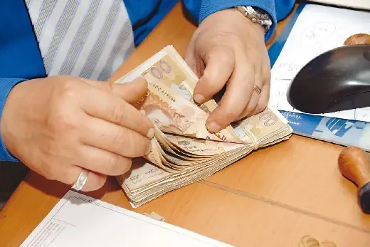 السجن سنة لمستشار من البام وموظفين بتهمة الاختلاس والتزوير