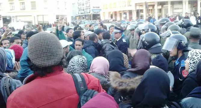 إصابة معطل في تدخل أمني ضد مسيرة احتجاجية بالرباط (صور)