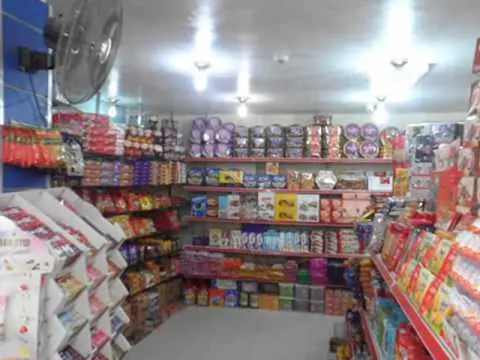 ارتفاع تجارة التبغ والمواد الغذائية بالجملة