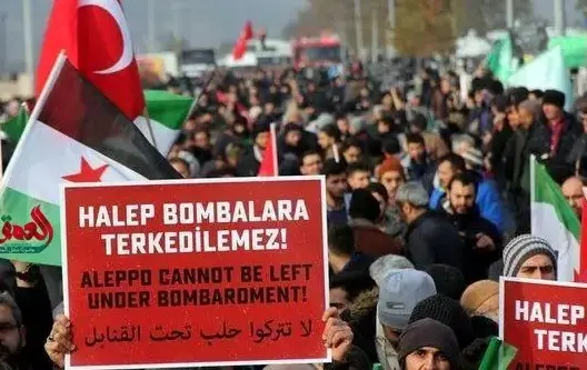 “العمق” تنقل لحظات دعم محاصري حلب بالحدود التركية السورية