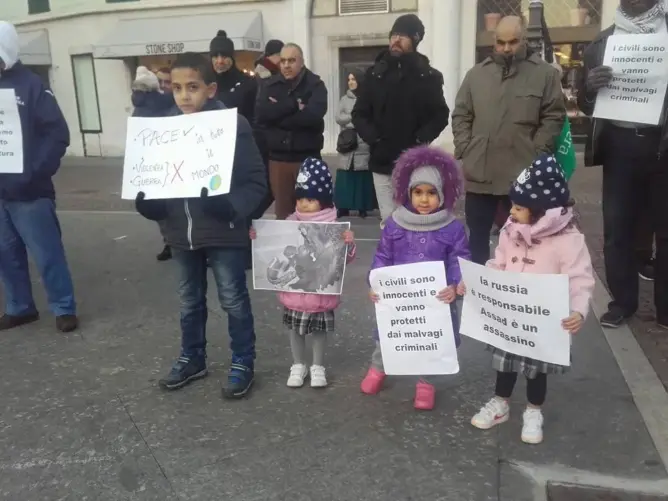 أطفال مغاربة بإيطاليا يحتجون ضد مجازر حلب