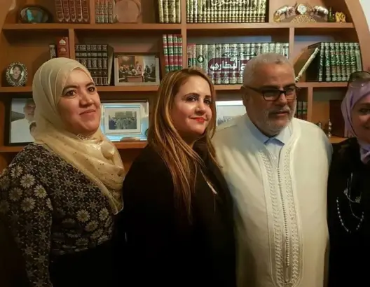 شاهد شعراء عرب وأفارقة في بيت بنكيران (صور)