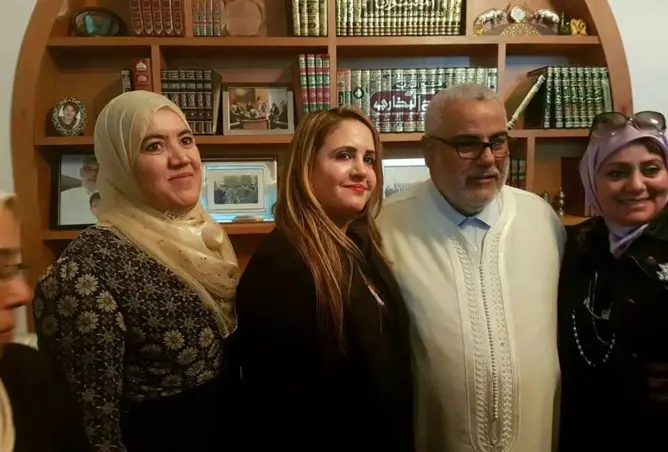 شاهد شعراء عرب وأفارقة في بيت بنكيران (صور)