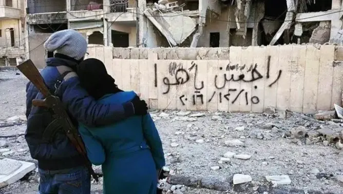 هذه قصة الزوجين اللذين أثارت صورتها بحلب إعجاب الملايين