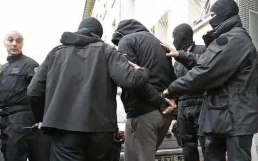 طنجة: تاجر مخدرات يقفز من الشرفة هربا من الأمن