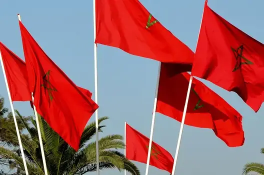 المغرب يحمل صخره على سلم عمره