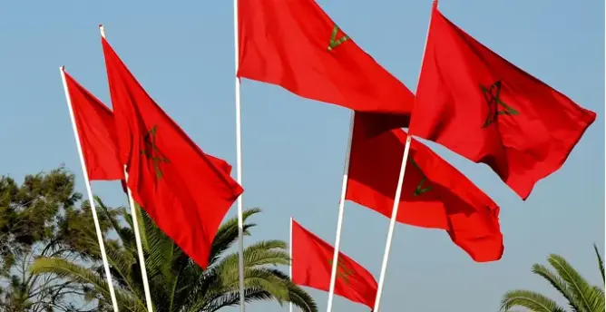 المغرب يحمل صخره على سلم عمره