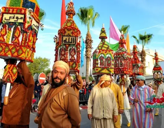 سلا تحتفي بذكرى المولد النبوي بموكب الشموع (صور)