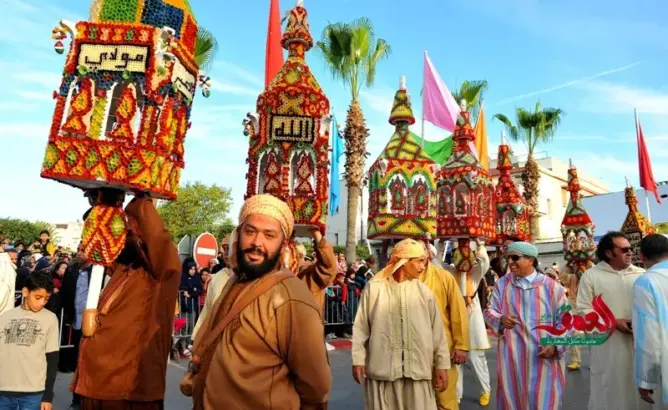 سلا تحتفي بذكرى المولد النبوي بموكب الشموع (صور)