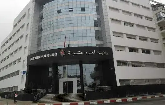 التحقيق مع متهمين بالرشوة والنصب بينهم مفتش شرطة وأجنبي