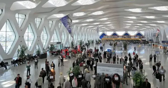 مهنيو النقل السياحي يشتكون من ظروف العمل بمطار مراكش