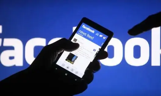 بريطاني يكتشف عبر فيسبوك أن زوجته “متزوجة”