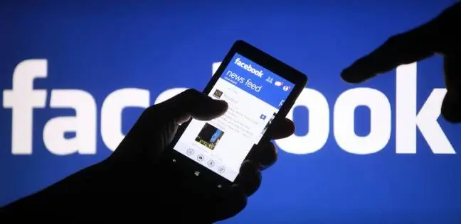 بريطاني يكتشف عبر فيسبوك أن زوجته “متزوجة”