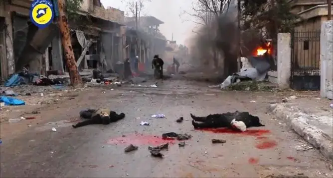 قصف مكثف على حلب والجثث ملقاة بالشوارع وتحذير من “إبادة”