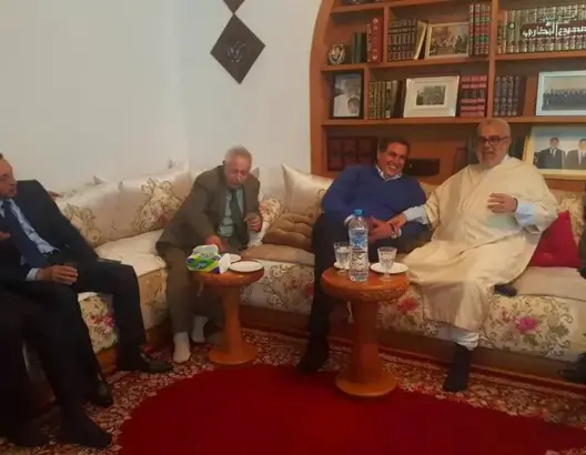 أخنوش ومنيب وآيت إدر في بيت بنكيران لتقديم العزاء (صور)