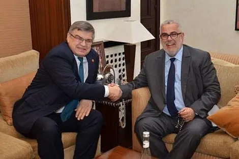 السفير الروسي يعزي بنكيران وحديث عن تطويق “الأزمة”
