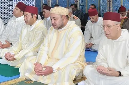 الملك محمد السادس يؤدي صلاة الجمعة بأبوجا