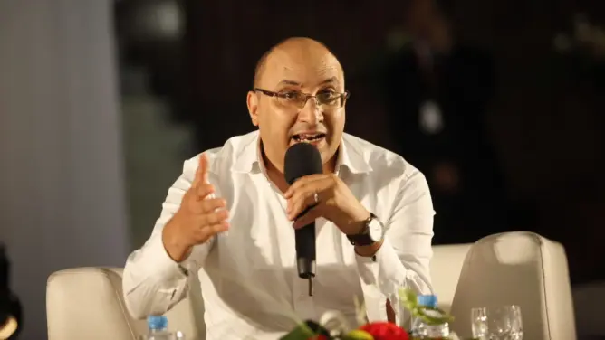 حسن طارق يكتب.. فرنسا: هولاند وشهوة الخلود