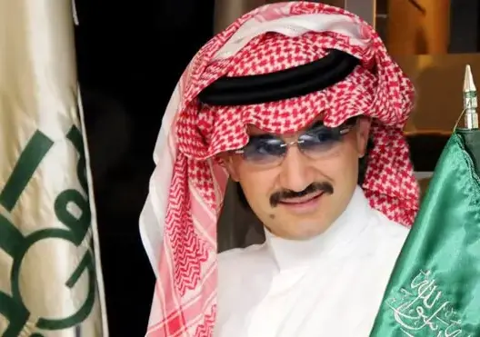 بن طلال يطالب بقرار سياسي يسمح للسعوديات بقيادة السيارة