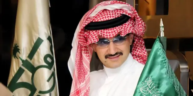 بن طلال يطالب بقرار سياسي يسمح للسعوديات بقيادة السيارة