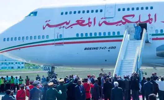 الملك يغادر نحو إثيوبيا وبنكيران وحصاد يرافقانه لمطار البيضاء