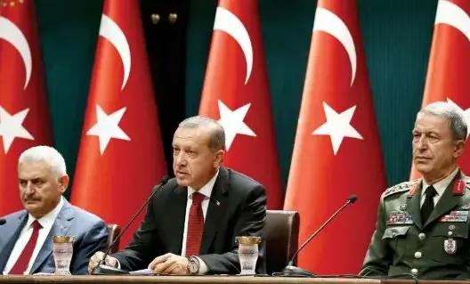 تركيا تتهم اليونان بحماية الانقلابيين