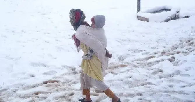 فعاليات مدنية تستنكر وفاة امرأتين وجنين بإملشيل وتونفيت