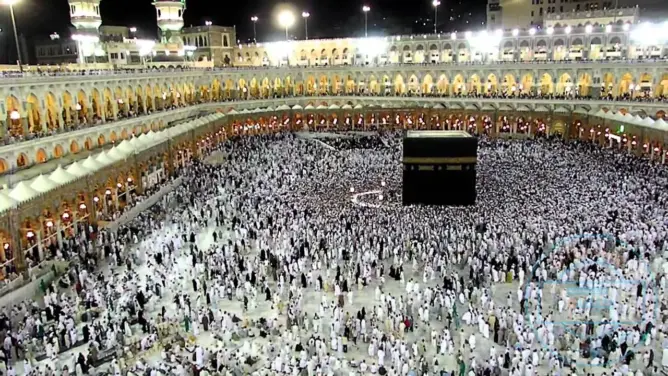 حادث تصادم بين مكة والمدينة يودي بحياة 6 معتمرين