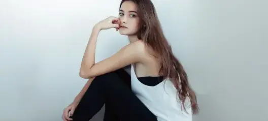 هذا هو السبب في نمو الثدي مبكراً لدى الفتيات الصغيرات