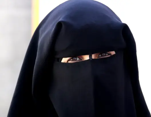 سبع نقط تتعلق بالنقاش الدائر حول “البرقع”