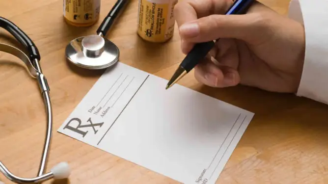 القضاء البنغلاديشي يأمر الأطباء بالكتابة بخط واضح